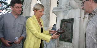 Ouverture du reliquaire du Monument aux Morts