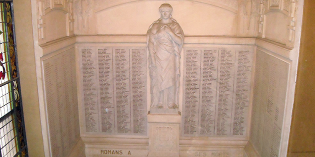 Erreurs d'inscription sur la plaque commémorative de l'hôtel de ville de Romans-sur-Isère