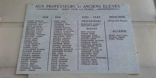 Erreurs d'inscription sur la plaque commémorative du lycée Triboulet à Romans-sur-Isère