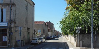 La rue et le lycée Bouvet