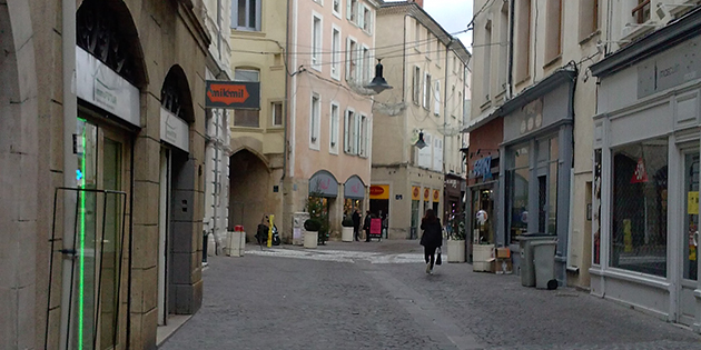 La rue Mathieu de la Drôme