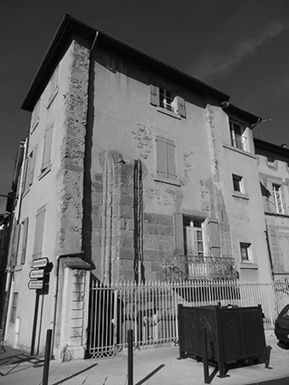 Vestiges du premier monastère de Sainte-Ursule, quai Ulysse Chevalier