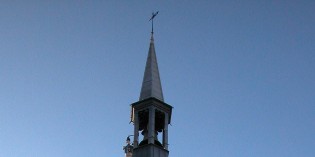 15 décembre 1793 – On enlève la fleur de lys de la flèche de la tour Jacquemart