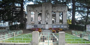 Le Monument aux Morts de la place du Champ de Mars